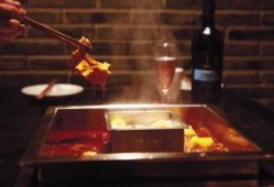 阿伟地摊烤鱼爆料视频,揭秘街头美食背后的故事